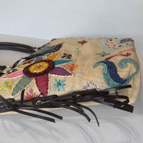 Charm and Luck Straw/Leather Summer Tote/Bag w/Side Fringe/Magnetic Closure - Picture 8 of 16